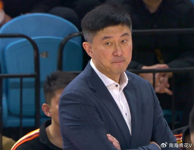 恭喜！徐昕收获CBA颁发的大奖，球迷：杜锋怎么看？|广州队|中锋|广东队|广东男篮|篮板_新浪体育_新浪新闻